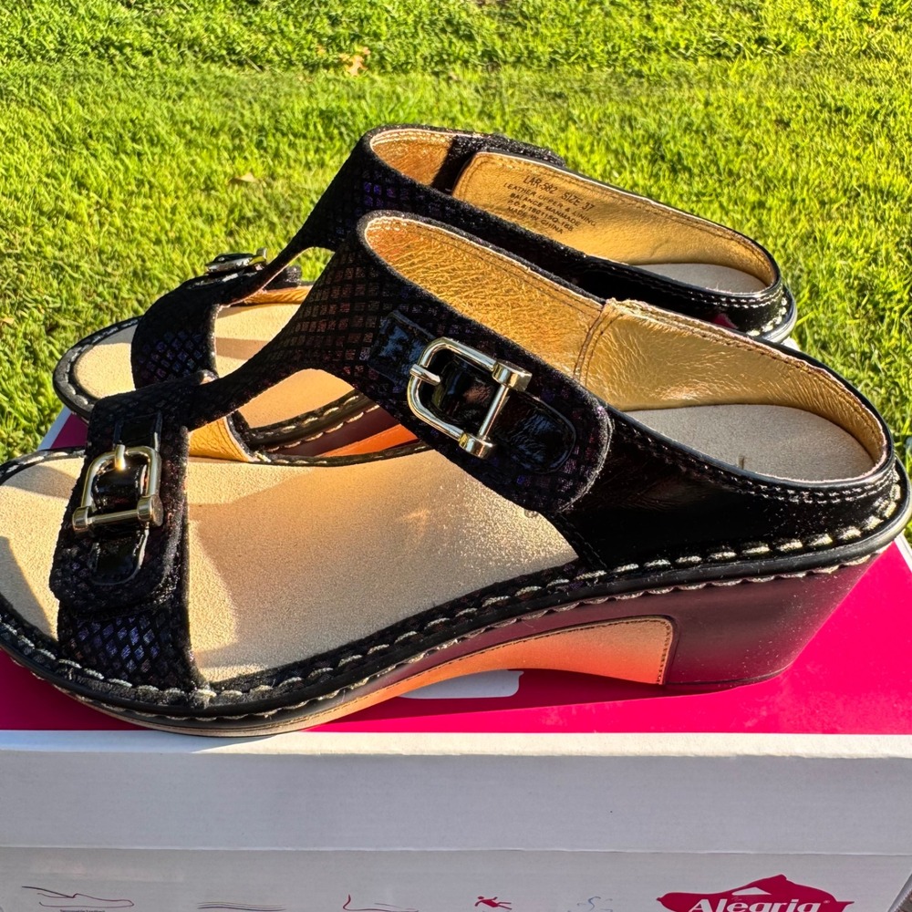 ALEGRIA by PG LITE LAR-582 Size 37 Strappy Wedge Sandals Black Snakeskin NIB - Picture 5 of 8